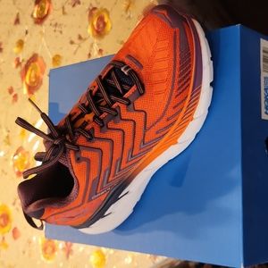 Hoka one one Clifton 4 red orange peacoat Women's US 7 medium, New inbox.